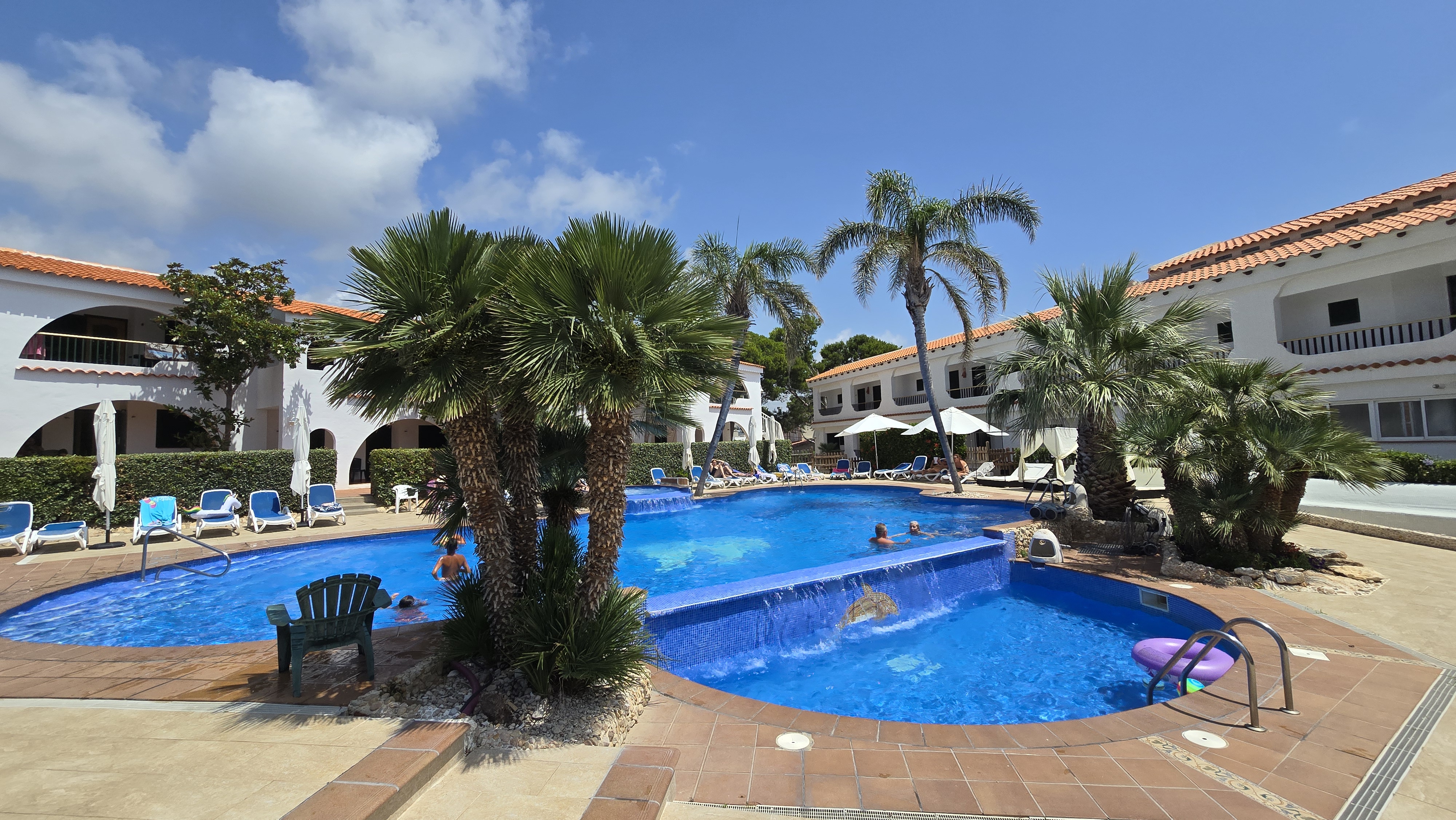 Apartamentos doradas con piscina